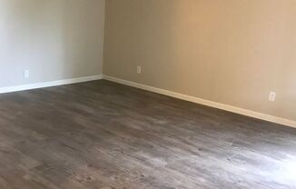 2 beds, 1 bath, $2,150, Unit T22