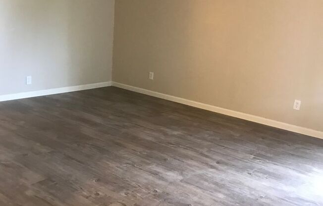 2 beds, 1 bath, $2,150, Unit T22