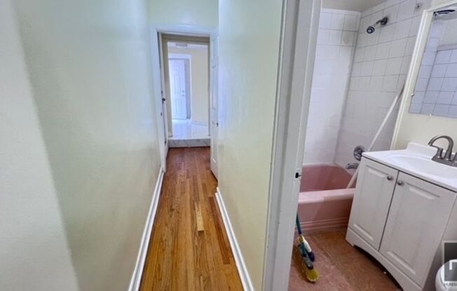 956 E 54 ST