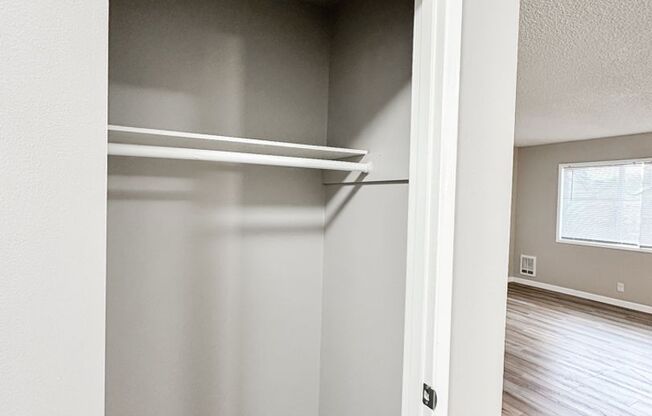 1 bed, 1 bath, 625 sqft, $1,100, Unit 27