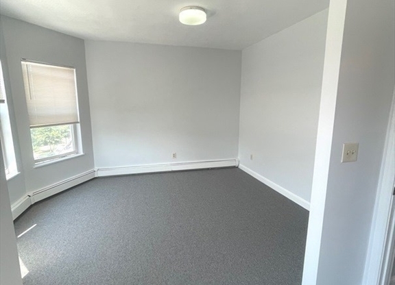 2 beds, 1 bath, 700 sqft, $3,000, Unit 6(3A)