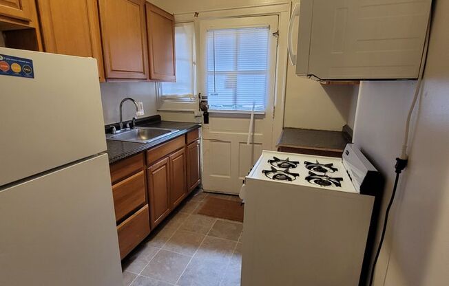 1 bed, 1 bath, 900 sqft, $900, Unit B