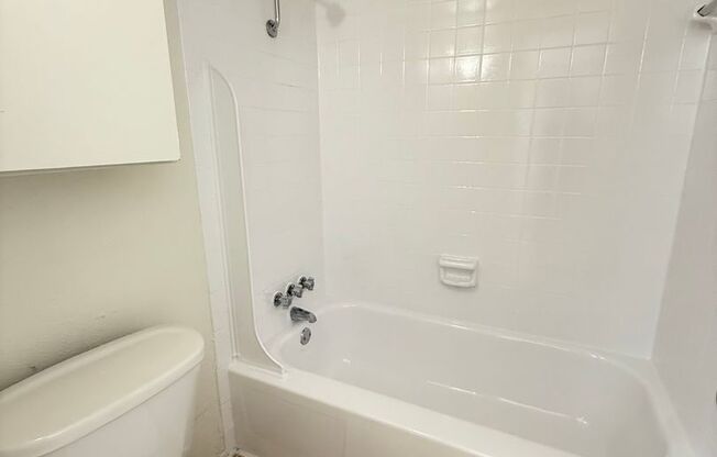 2 beds, 1 bath, 924 sqft, $1,699, Unit OPA-131