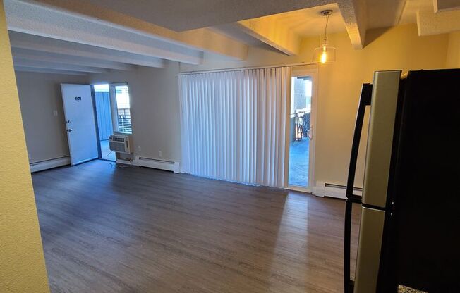 2 beds, 1 bath, 842 sqft, $1,399, Unit Apt 11