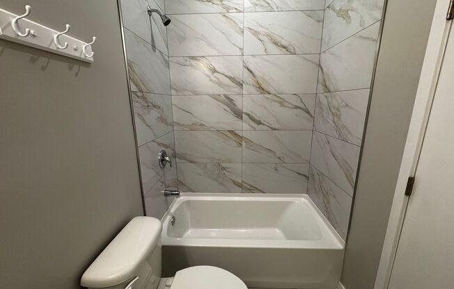 2 beds, 1 bath, $1,850, Unit 4007 #D