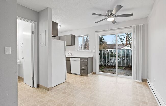 2 beds, 1.5 baths, 846 sqft, $1,495, Unit 14