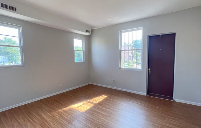 2 beds, 1 bath, $1,430, Unit 3