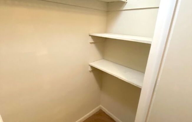 1 bed, 1 bath, 550 sqft, $1,195, Unit H01