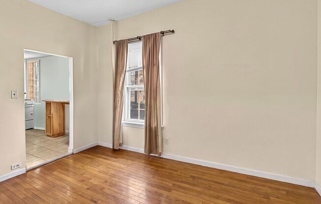 3 beds, 2 baths, 1,300 sqft, $3,300, Unit 2W