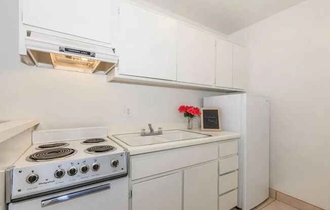 Studio, 1 bath, 410 sqft, $815, Unit 1-68