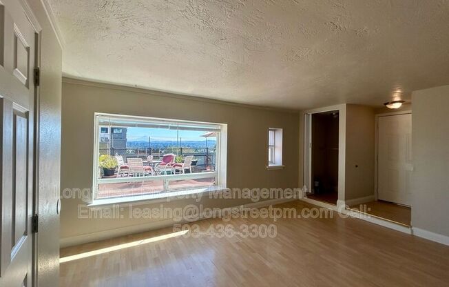 772 SW BROADWAY DR