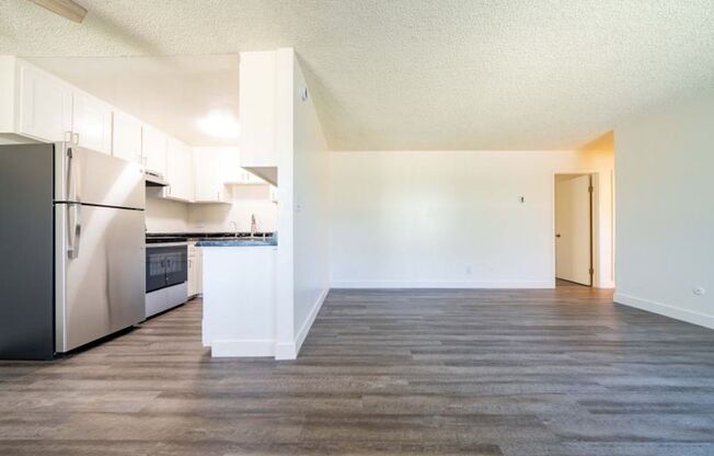 3 beds, 2 baths, 1,200 sqft, $2,900, Unit 633-35