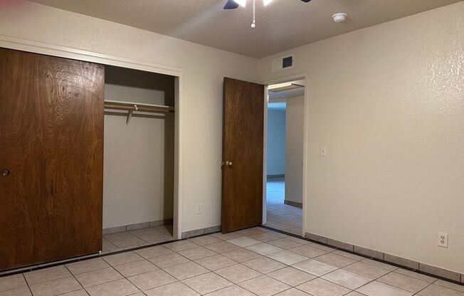 2 beds, 1 bath, $1,395, Unit **72 University #B-887