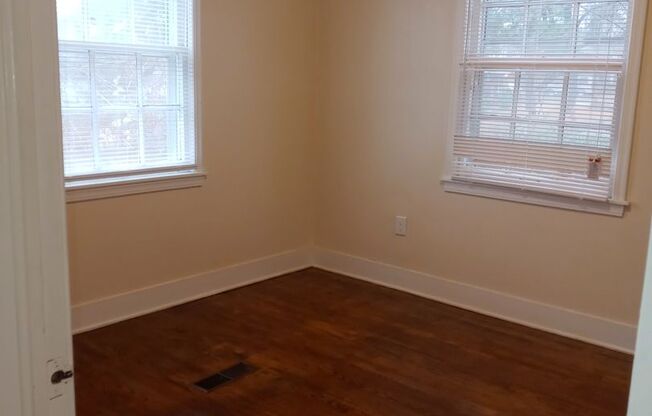 3 beds, 1 bath, $875