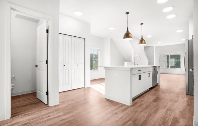 3 beds, 2 baths, 1,871 sqft, $2,880, Unit H-C