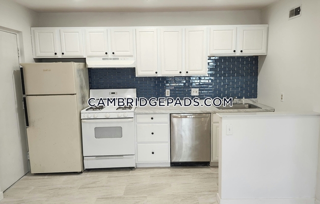 3 beds, 2 baths, $3,500, Unit 4