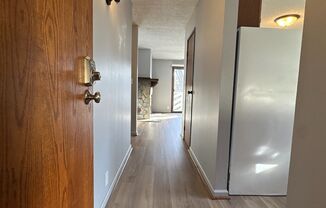 2 beds, 1 bath, 826 sqft, $950, Unit 5