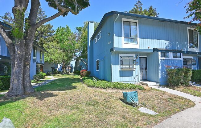 $3190 -- Beautifully Remodeled Townhome in Foxwood – Best Unit in the Community!