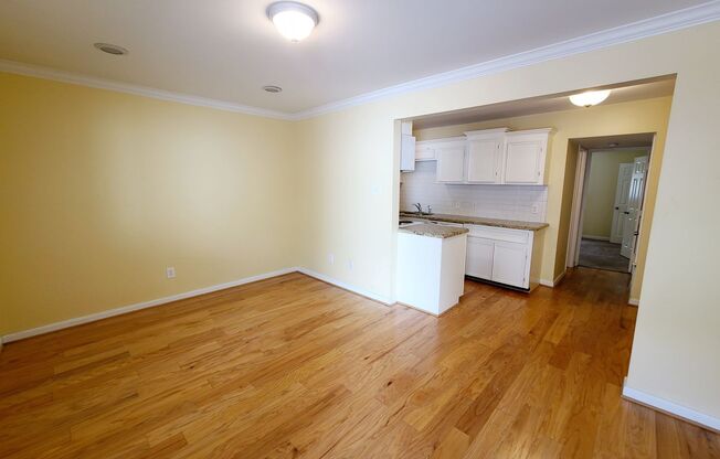 1 Bedroom, 1 Bath Apartment in  Historic Munger Place!!