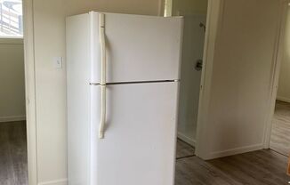 2 beds, 1 bath, $1,000, Unit B