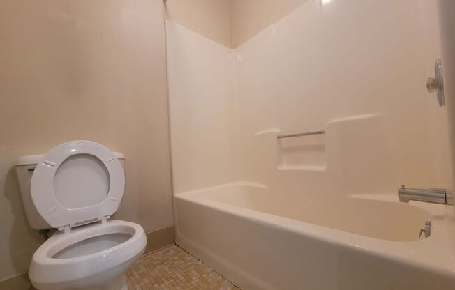 Studio, 1 bath, $795, Unit 387