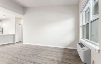 2 beds, 1 bath, 837 sqft, $1,715, Unit B210