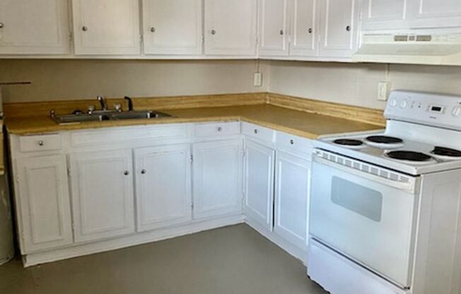 1 bed, 1 bath, $475, Unit B