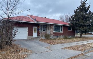 4 Bed, 2 Bath Home w/ 1 Car Garage - Idaho Falls