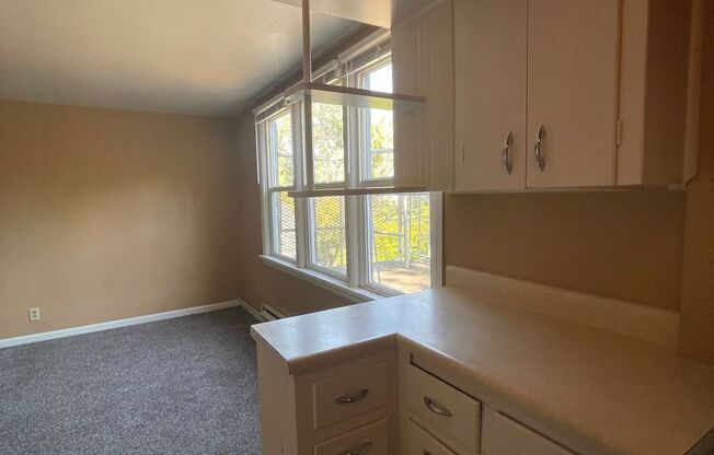 Studio, 1 bath, 420 sqft, $570