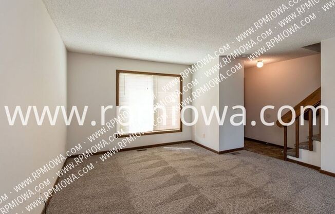 906 E HACKLEY