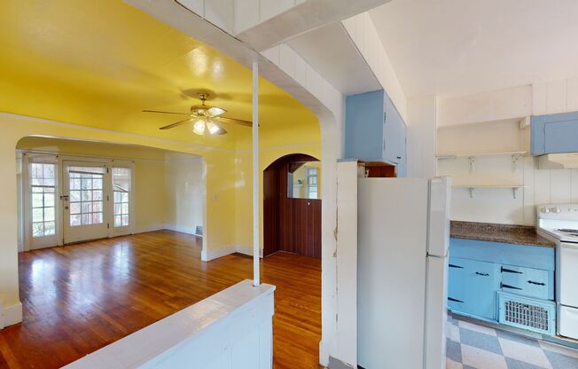 No Security Deposit w/ Rhino! North Mt. Tabor Bungalow, w/ Large Backyard!