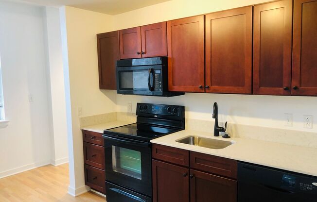 2 beds, 2 baths, 900 sqft, $2,099, Unit 307