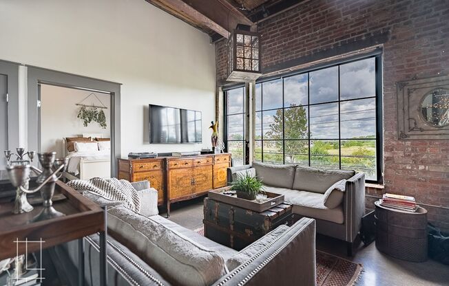 2 beds, 2 baths, $2,350, Unit 727 N. 4th St. Apt. 211