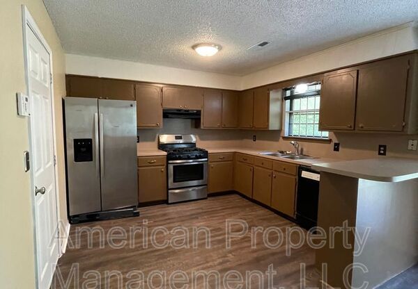 2009 S NOGALES AVE
