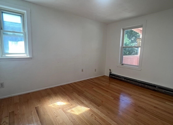 2 beds, 1 bath, $2,250, Unit 3