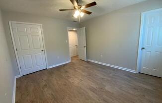 2 beds, 1 bath, $1,100