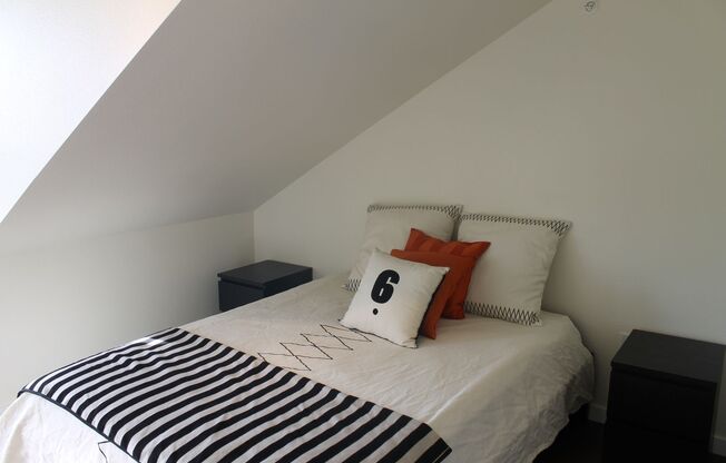 1 bed, 1 bath, 724 sqft, $1,825, Unit 403