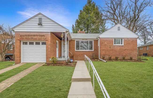 3 Bed 2.5 Bathroom - Chevy Chase Rancher - Freshly Painted and New Appliances