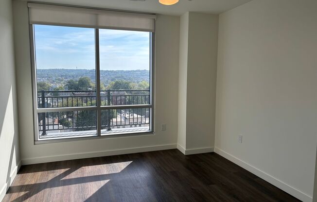 2 beds, 2 baths, 958 sqft, $2,325, Unit 810