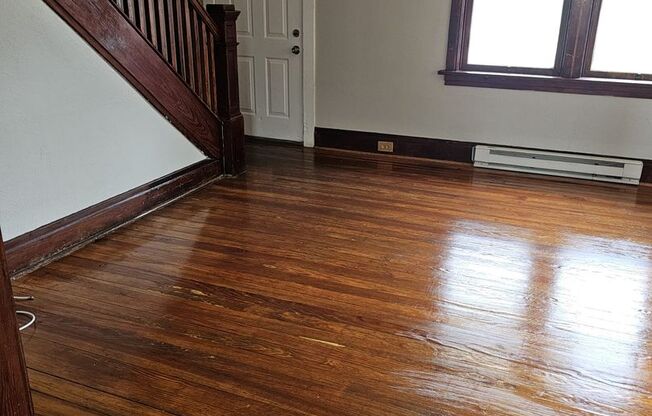 2 Bedroom House available now in Harrisburg!