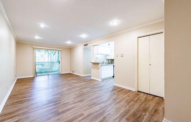 2 beds, 1 bath, $1,595, Unit # 151