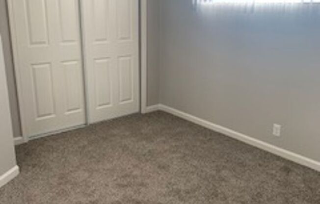 3 beds, 1 bath, 988 sqft, $3,095, Unit 028