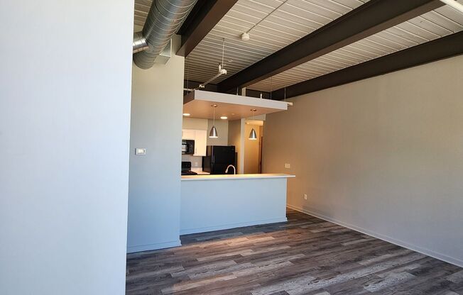 2 beds, 2 baths, 871 sqft, $1,695, Unit Unit 302