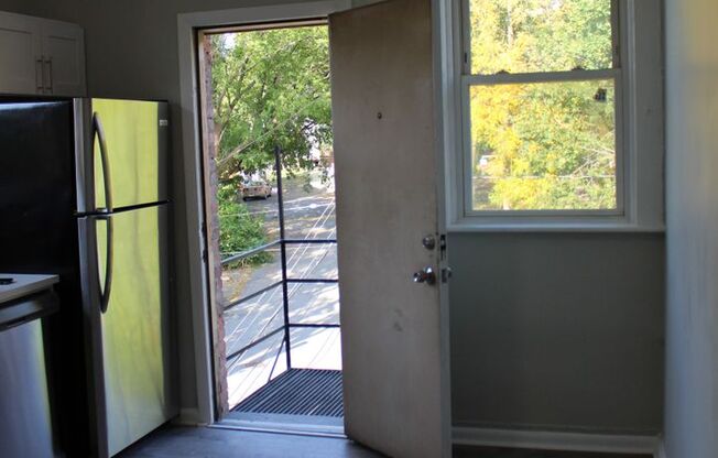 4 beds, 1 bath, $1,800, Unit 11 Elberon - Unit 3