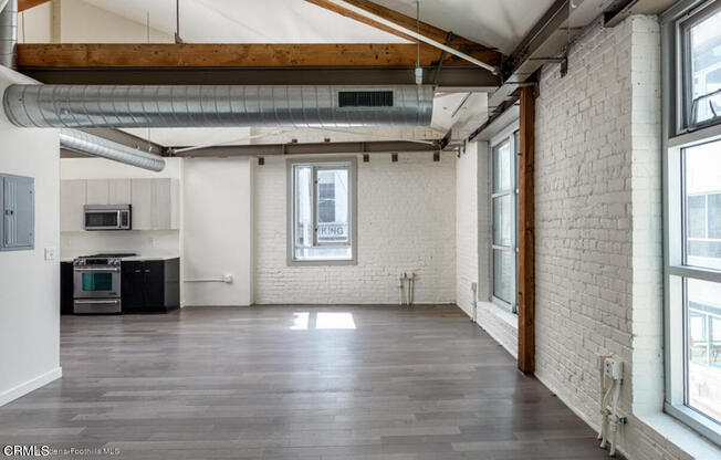 1 bed, 1 bath, 830 sqft, $2,950, Unit 220