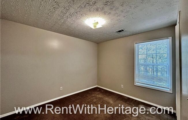 3 beds, 2 baths, $1,400