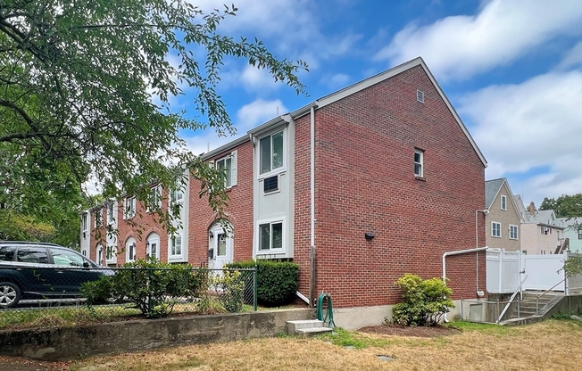 44 FLORAL ST