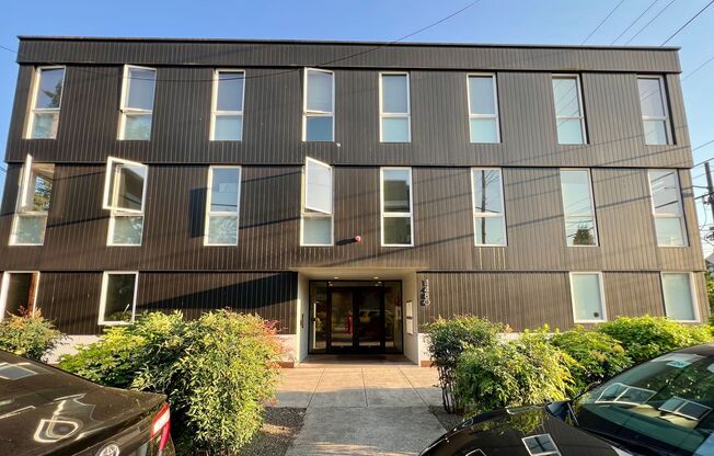 *Modern* New 1 BD* 1 BA* Condo located in North Portlands between Missippi Neighborhood & Alberta's Art District! W/S/T Utility INCLUDED IN RENT!!!!!!!