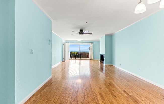 Alameda Waterfront Living: 2 Bed Condo with Beach Access & Stunning Views!