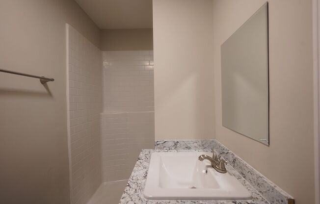 1 bed, 1 bath, $875, Unit 700